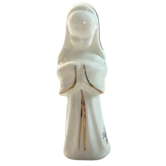 Vintage Royal Tara Figurine Praying Girl Fine Bone China Handmade Angel Nun - Picture 1 of 9